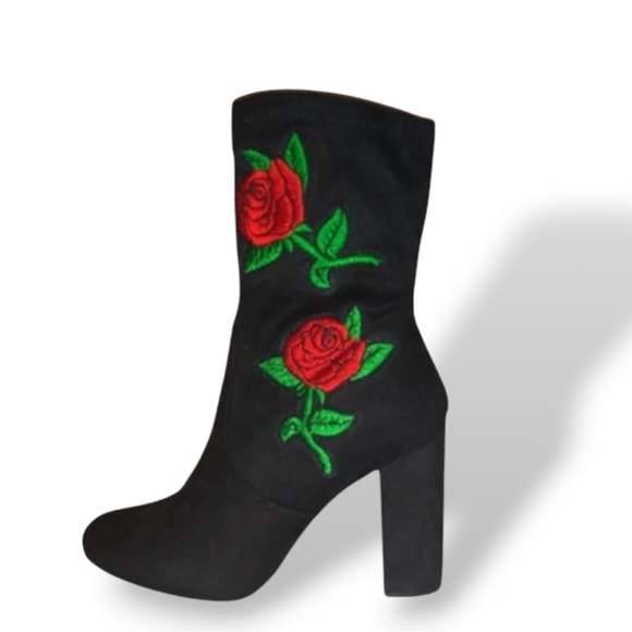 🛑BOGO 🆕Black Floral Embroidered Boot - Picture 4 of 12